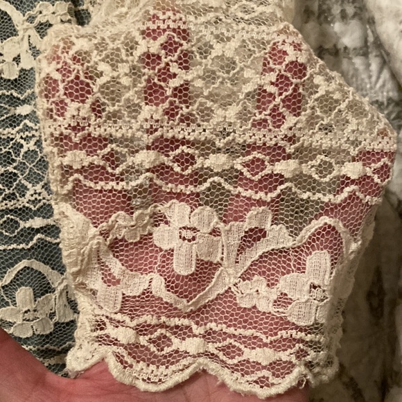 Lace 3/4 sleeve shirt - Picture 2 of 5